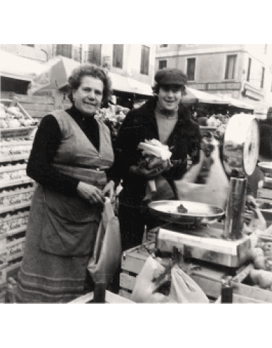Nonna Delia e il papà Attilio al mercato